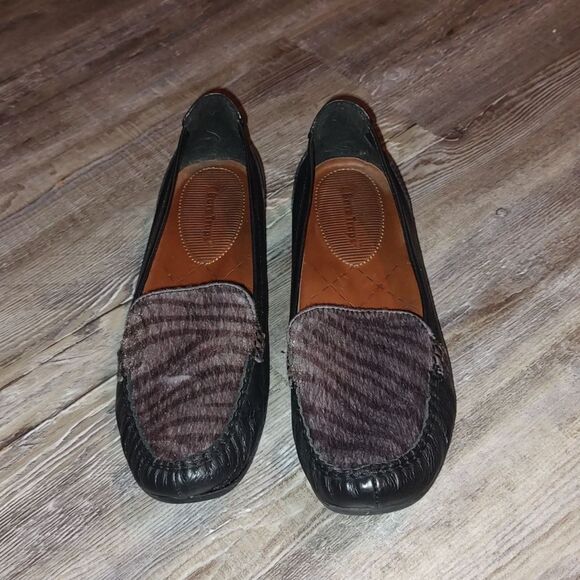 Women's Bare Traps Adana Black Leather Faux Fur Slip On Shoes Loafers  Sz 8.5 - Picture 2 of 8